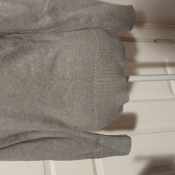 JONES New York Small Gray v-neck sweater ribbed sleeves waist faux pockets - Picture 7 of 12